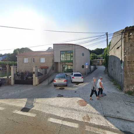 Fotografia tomada fuera de Centro de Saúde de Dodro - Centro de salud en Lestrobe A Coruña