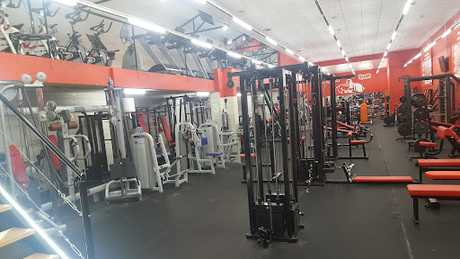 Fotografia tomada fuera de Champions Sport Gimnasio y Suplementación Deportiva - Gimnasio en Padrón A Coruña