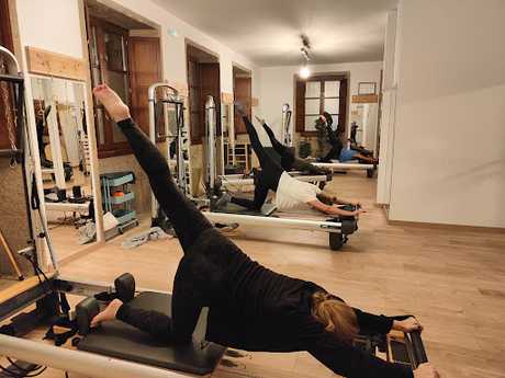 Fotografia tomada fuera de Estudio-Tres Pilates y Yoga - Centro de pilates en Ferrol A Coruña