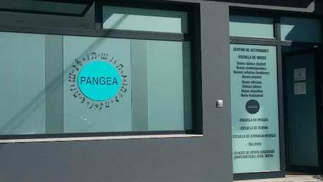 Fotografia tomada fuera de Pangea Centro de Actividades - Gimnasio en Carballo A Coruña