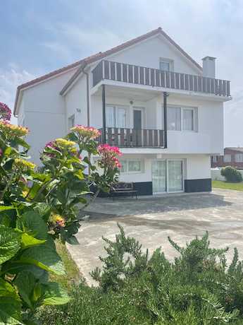 Fotografia tomada fuera de LAOLA SURF CAMP GALICIA - Hotel en Valdoviño A Coruña
