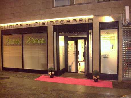 Fotografia tomada fuera de Clínica Rehab Fisioterapia - Centro de pilates en Santiago de Compostela A Coruña
