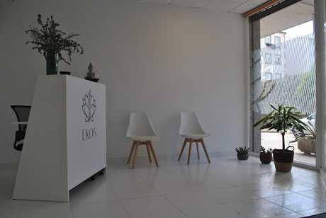 Fotografia tomada fuera de EKOS - Clínica de Osteopatía Kinesiología y Fisioterapia - Fisioterapeuta en Noia A Coruña