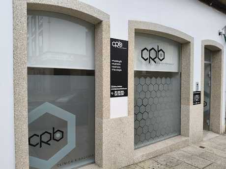 Fotografia tomada fuera de Podólogo Pediatría Fisioterapia Ecografía pie Biomecánica Psicología Nutrición Traumatología -Noia/ CLINICA RIBADAVIA - Fisioterapeuta en Noia A Coruña