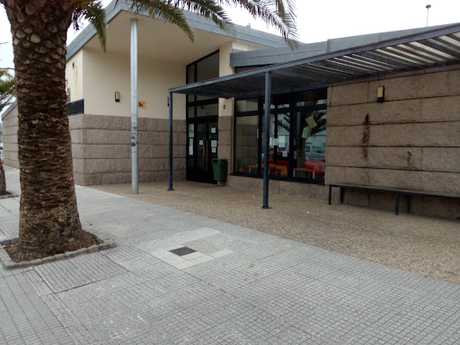 Fotografia tomada fuera de Centro de Saúde de Laxe - Centro de salud en Laxe A Coruña