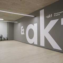 Fotografia tomada fuera de Clínica & akt - Clínica de fisioterapia en Santiago de Compostela A Coruña