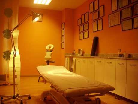 Fotografia tomada fuera de Fisioterapia Guillermo Flexas - Fisioterapeuta en bajo derecha A Coruña