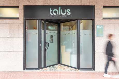 Fotografia tomada fuera de Talus Fisioterapia y Osteopatía - Fisioterapeuta en Porto de Santa Cruz A Coruña