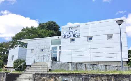 Fotografia tomada fuera de Centro de Saúde de Brión - Centro de salud en Pedrouzos A Coruña