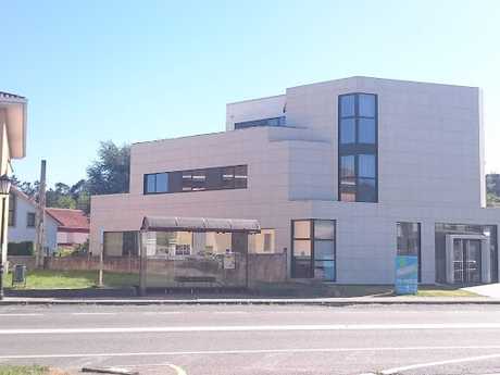 Fotografia tomada fuera de Policlínica Os Anxeles - Clínica dental en Algueidon A Coruña