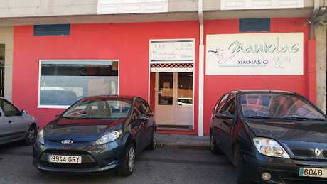 Fotografia tomada fuera de Gimnasio Maniotas - Gimnasio en Noia A Coruña