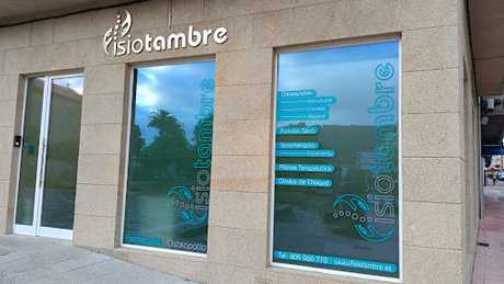 Fotografia tomada fuera de Fisiotambre - Clínica de fisioterapia en Noia A Coruña