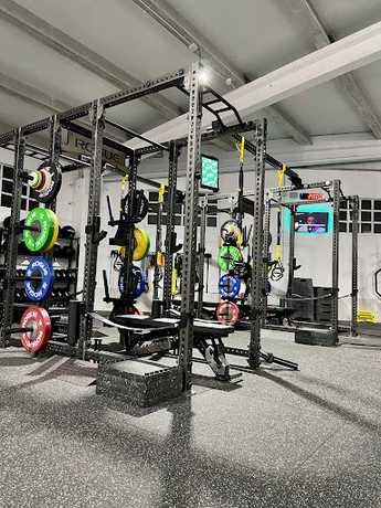 Fotografia tomada fuera de Móvete Fisioterapia Entrenamiento Nutrición - Gimnasio en Culleredo A Coruña